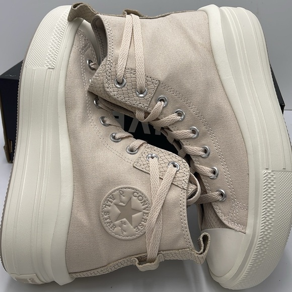 Converse Women's A12812C
CTAS MOVE HI
LIGHT DUNE/EGRET/PAPYRUS Sneakers Platform - Picture 12 of 16